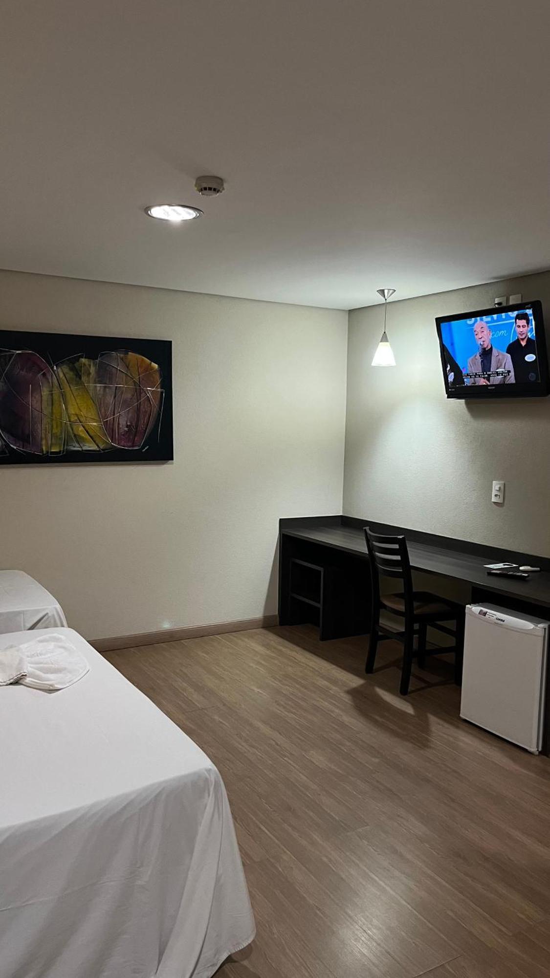 Onix Inn Hotel Cravinhos Eksteriør billede