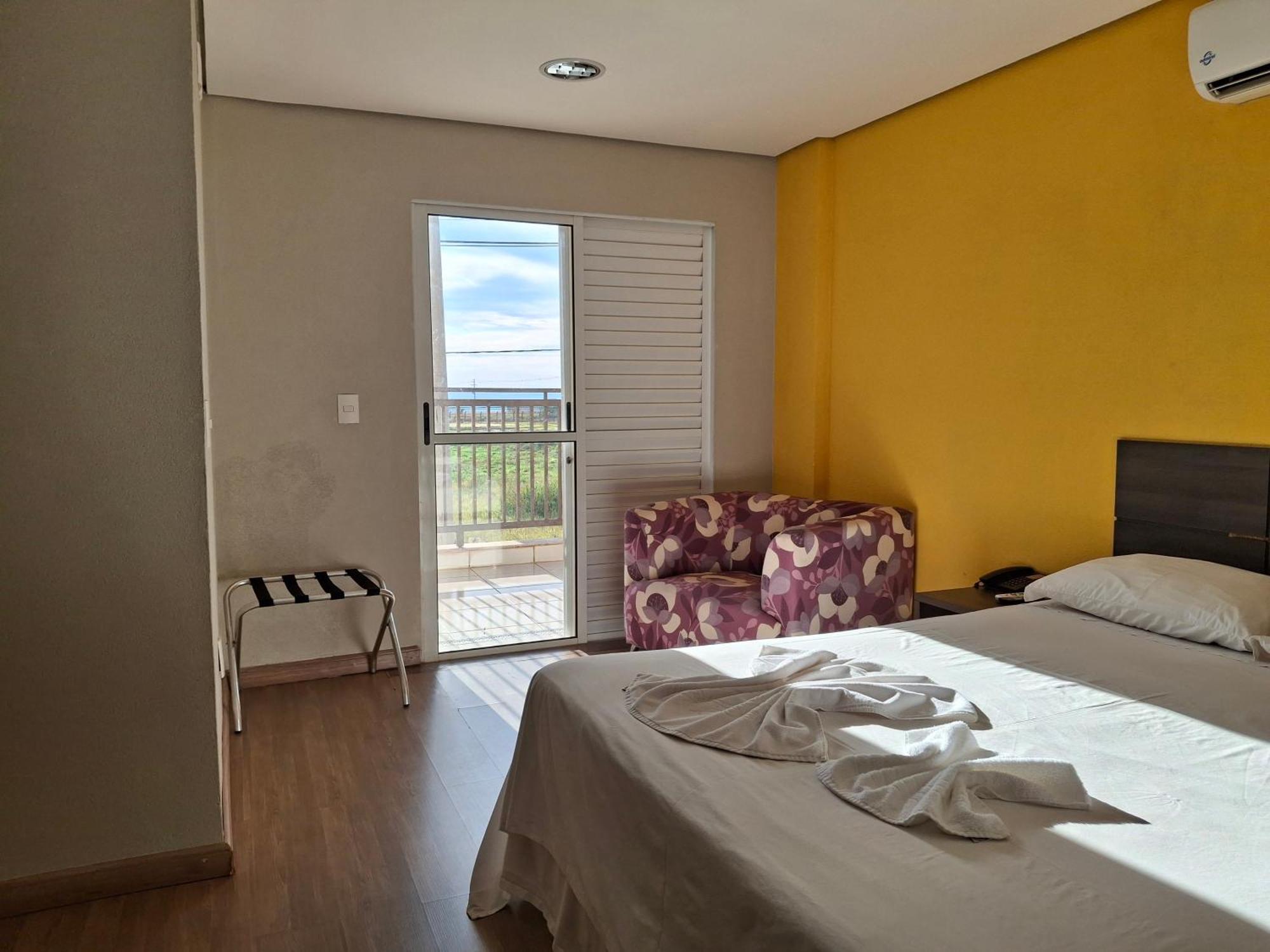 Onix Inn Hotel Cravinhos Eksteriør billede