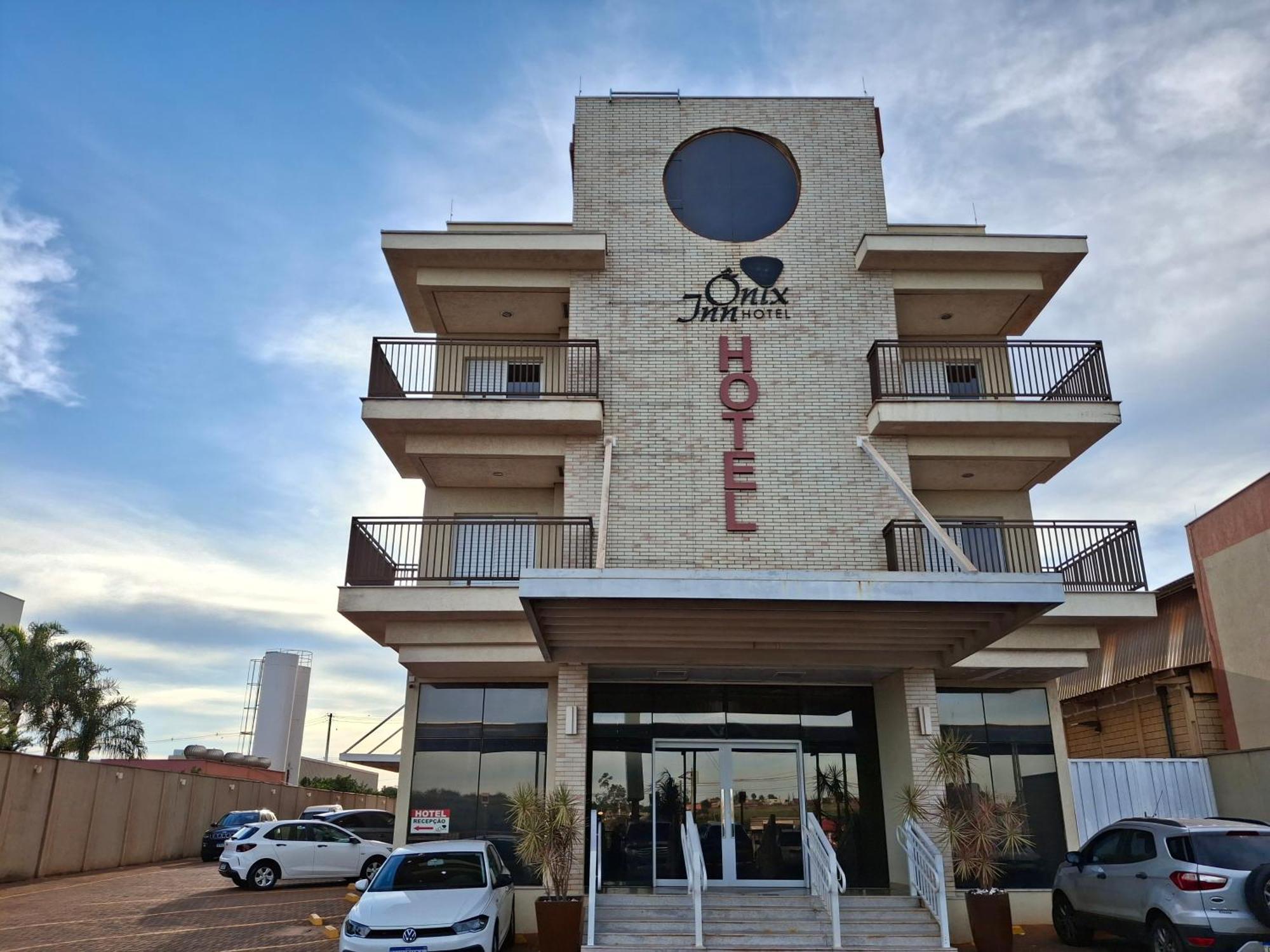 Onix Inn Hotel Cravinhos Eksteriør billede